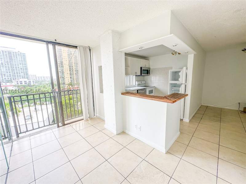 2 bedroom Condominium at 17021 N Bay Rd 915, Plaza Of Americas Condo, Sunny Isles Beach — photo 4