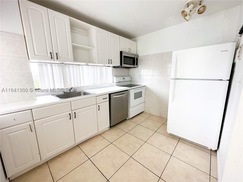 2 bedroom Condominium at 17021 N Bay Rd 915, Plaza Of Americas Condo, Sunny Isles Beach — photo 5
