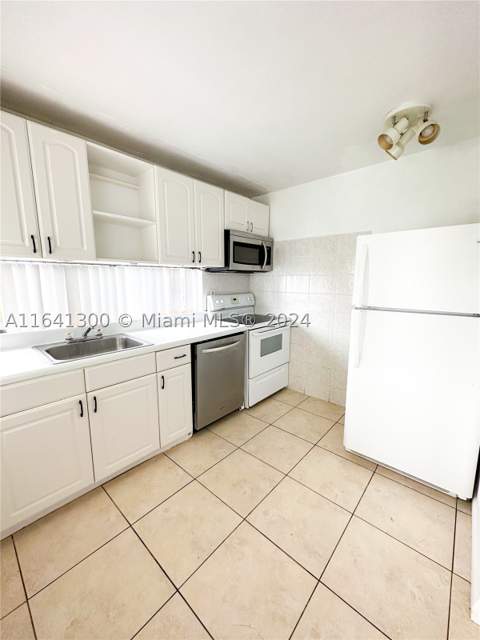 17021 N Bay Rd 915, Sunny Isles Beach FL - photo 6 of 21