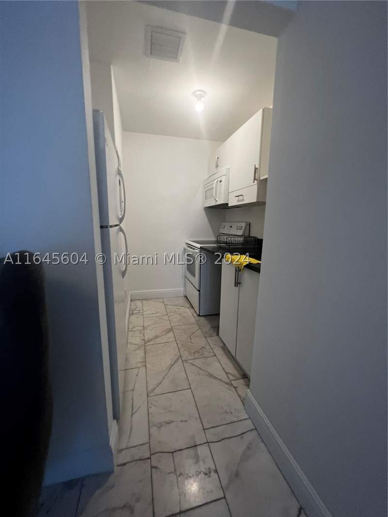 1 bedroom Condominium at 920 Jefferson Ave 3, First Art Nouveau Condo, Miami Beach — photo 4