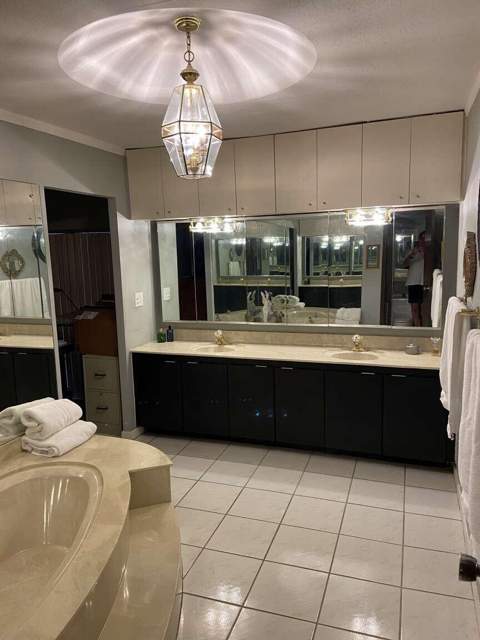16023 Kingsmoor Way, Miami Lakes FL - photo 11 of 12