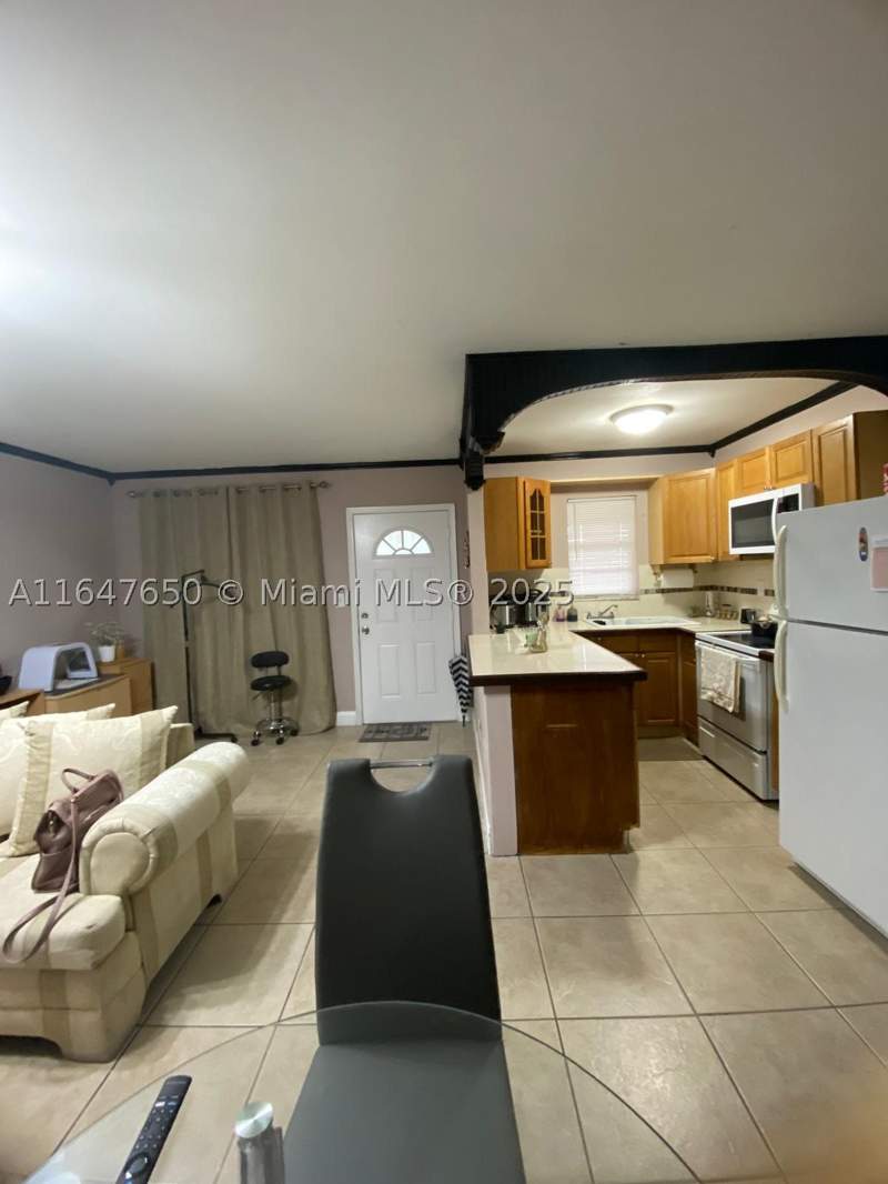 1 bedroom Condominium at 4050 NW 135th St 20-1, Villa Biscaya Jardines Co, Opa Locka — photo 2