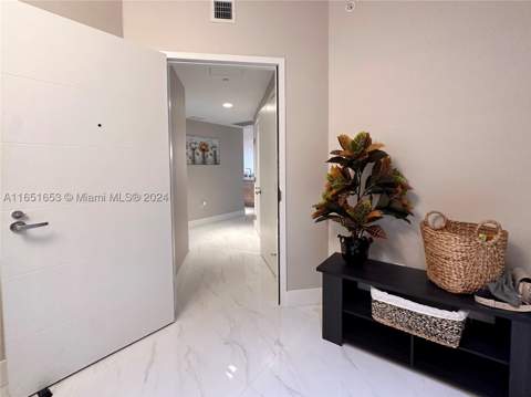 16385 Biscayne Blvd 1201, North Miami Beach FL - photo 7 of 42
