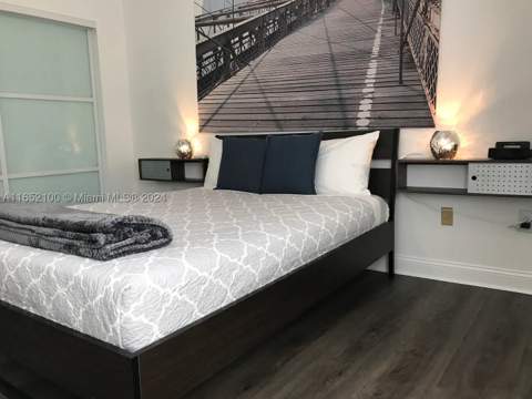 2615 Collins Ave 24, Miami Beach FL - photo 6 of 9