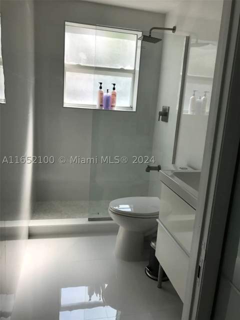 2615 Collins Ave 24, Miami Beach FL - photo 7 of 9