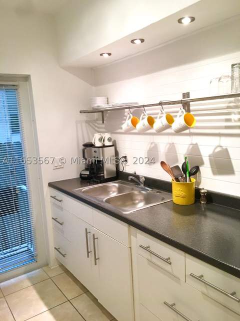 1228 Pennsylvania Ave 3, Miami Beach FL - photo 12 of 15