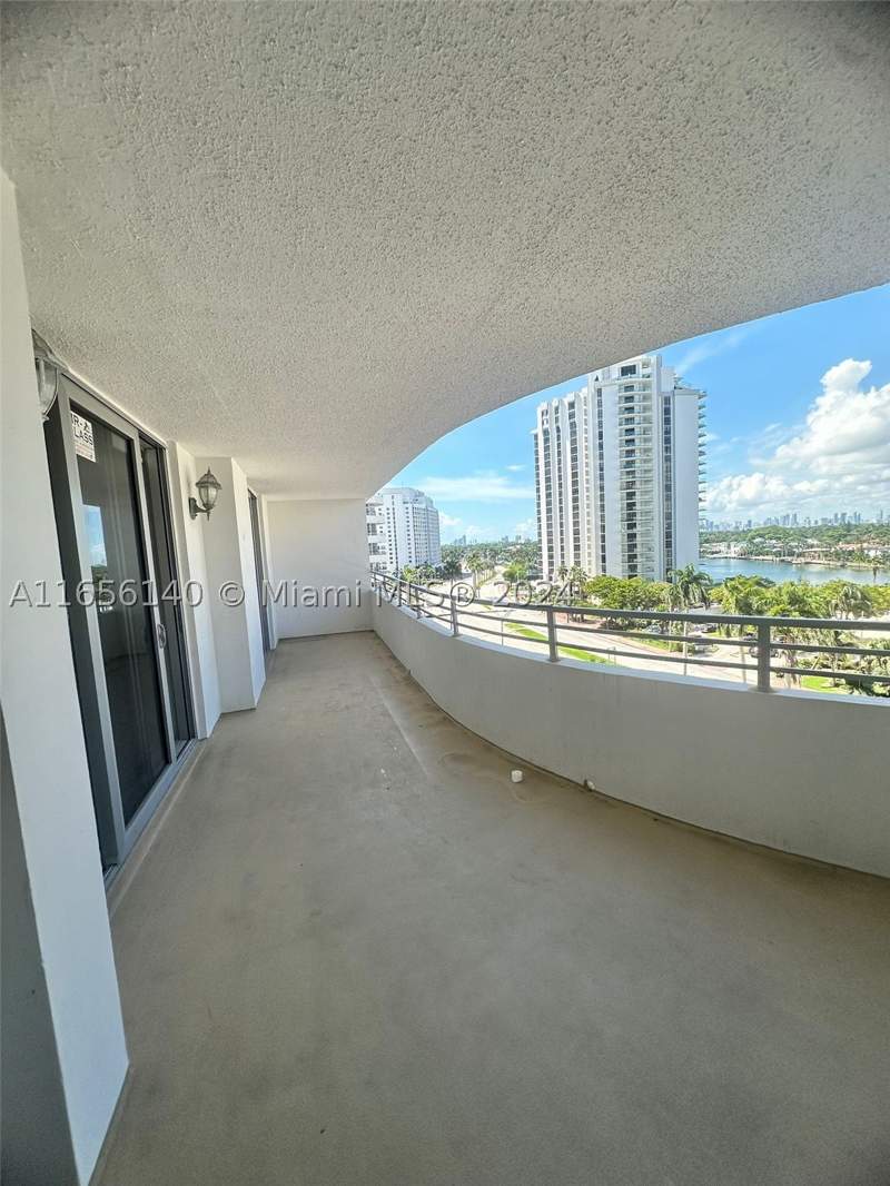 2 bedroom Condominium at 5555 Collins Ave 8Z, Oceanside Plaza Condo, Miami Beach — photo 5
