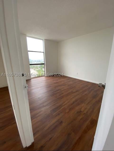 13499 Biscayne Blvd 1507, North Miami FL - photo 16 of 32