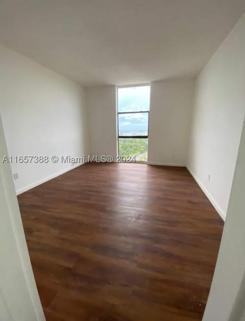 13499 Biscayne Blvd 1507, North Miami FL - photo 19 of 32