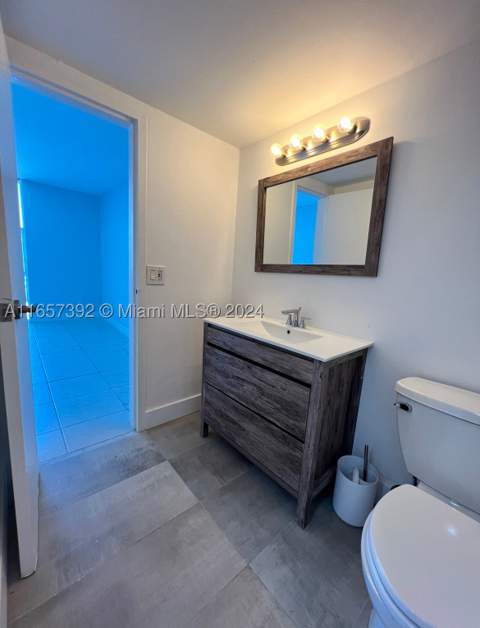 13499 Biscayne Blvd 1405, North Miami FL - photo 11 of 18