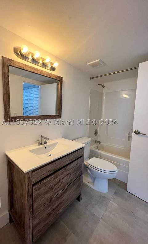 13499 Biscayne Blvd 1405, North Miami FL - photo 12 of 18