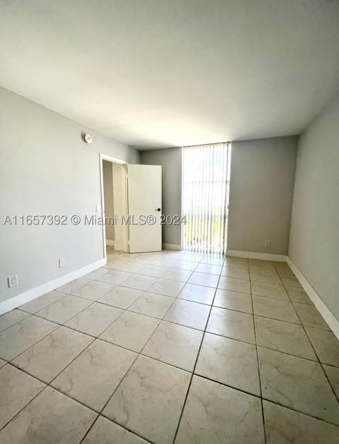 13499 Biscayne Blvd 1405, North Miami FL - photo 14 of 18