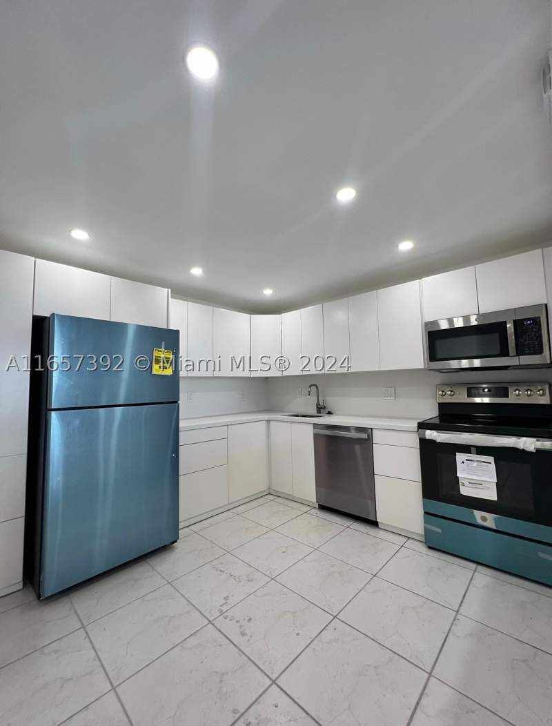 2 bedroom Condominium at 13499 Biscayne Blvd 1405, Sailboat Cay Condo, North Miami — photo 2