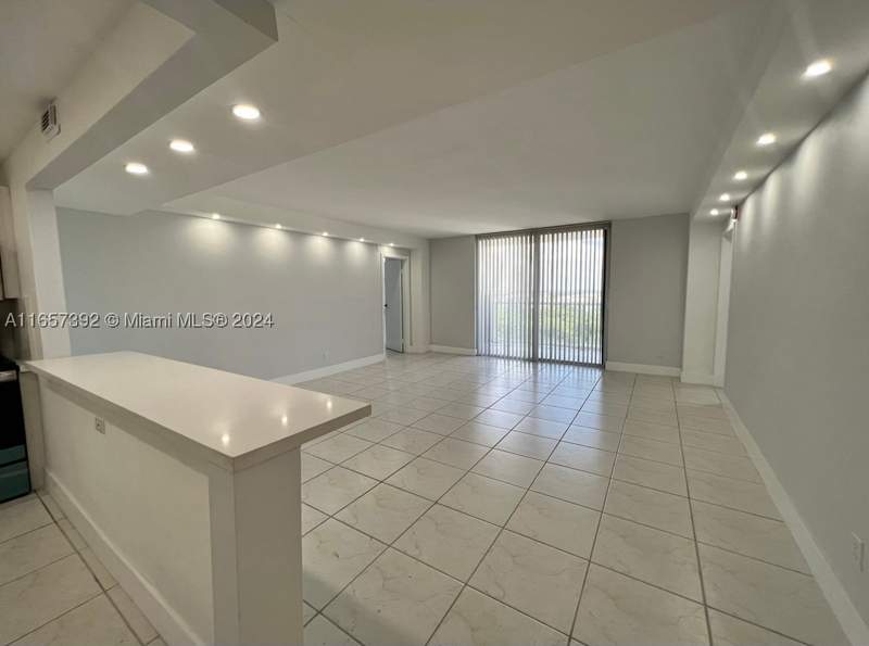 2 bedroom Condominium at 13499 Biscayne Blvd 1405, Sailboat Cay Condo, North Miami — photo 4