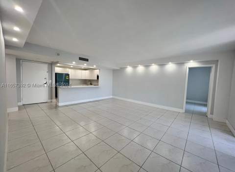 13499 Biscayne Blvd 1405, North Miami FL - photo 7 of 18