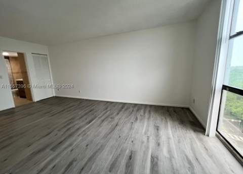 13499 Biscayne Blvd 1205, North Miami FL - photo 13 of 32