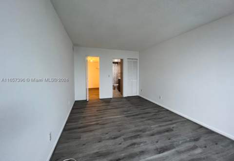 13499 Biscayne Blvd 1205, North Miami FL - photo 15 of 32