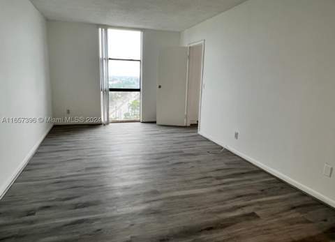 13499 Biscayne Blvd 1205, North Miami FL - photo 20 of 32