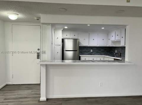 13499 Biscayne Blvd 1205, North Miami FL - photo 8 of 32