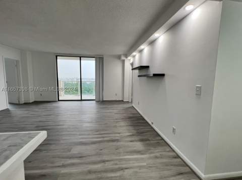13499 Biscayne Blvd 1205, North Miami FL - photo 9 of 32