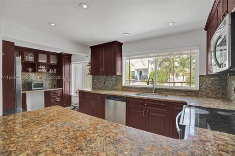 1910 N Hibiscus Dr, North Miami FL - photo 10 of 51