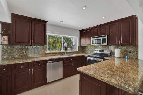 1910 N Hibiscus Dr, North Miami FL - photo 12 of 51