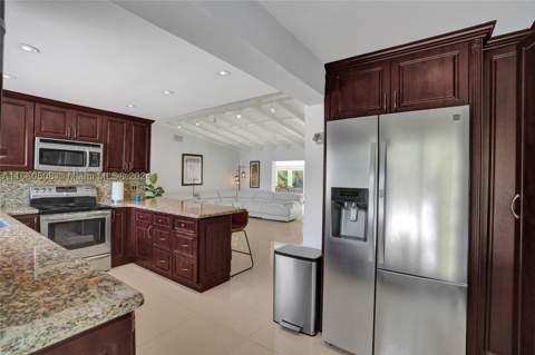 1910 N Hibiscus Dr, North Miami FL - photo 14 of 51