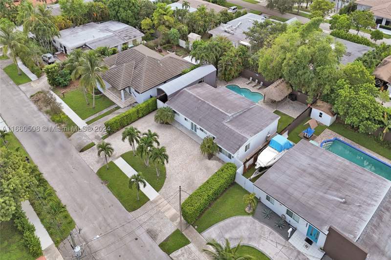 4 bedroom SingleFamilyResidence at 1910 N Hibiscus Dr, Keystone Point Sec 2, North Miami — photo 2