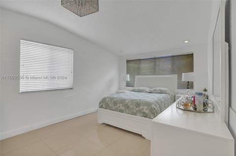 1910 N Hibiscus Dr, North Miami FL - photo 21 of 51
