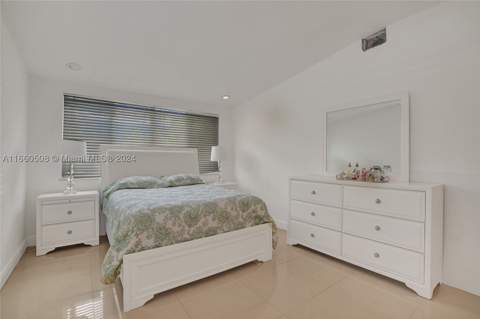 1910 N Hibiscus Dr, North Miami FL - photo 22 of 51