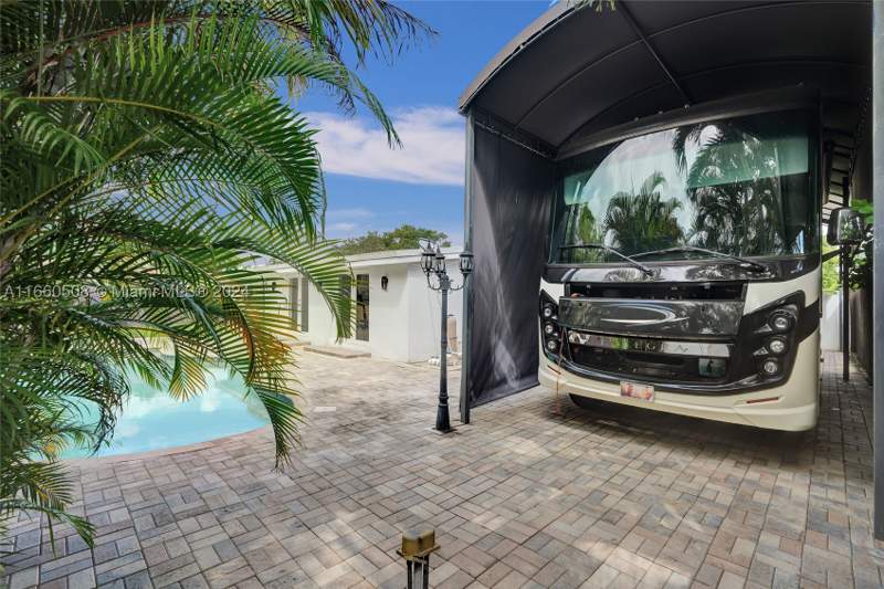 4 bedroom SingleFamilyResidence at 1910 N Hibiscus Dr, Keystone Point Sec 2, North Miami — photo 4