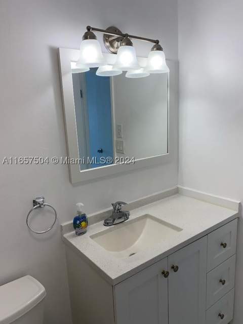 400 Kings Point Dr 328, Sunny Isles Beach FL - photo 20 of 25