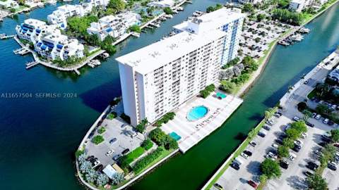 400 Kings Point Dr 328, Sunny Isles Beach FL - photo 7 of 25