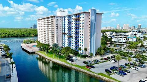 400 Kings Point Dr 328, Sunny Isles Beach FL - photo 8 of 25