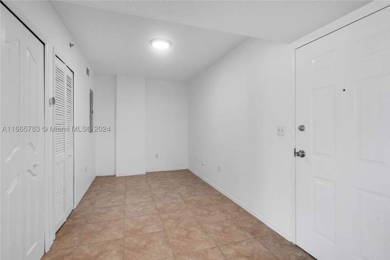1 bedroom Condominium at 218 NW 12th Ave 702, Diamond Tower Condo, Miami — photo 2