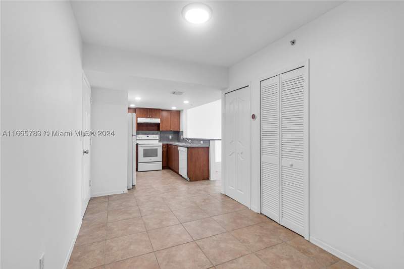 1 bedroom Condominium at 218 NW 12th Ave 702, Diamond Tower Condo, Miami — photo 3