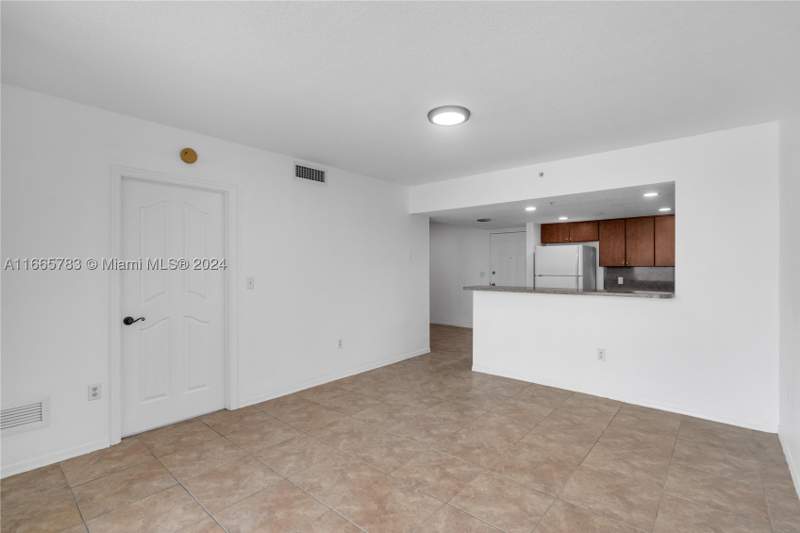 1 bedroom Condominium at 218 NW 12th Ave 702, Diamond Tower Condo, Miami — photo 5