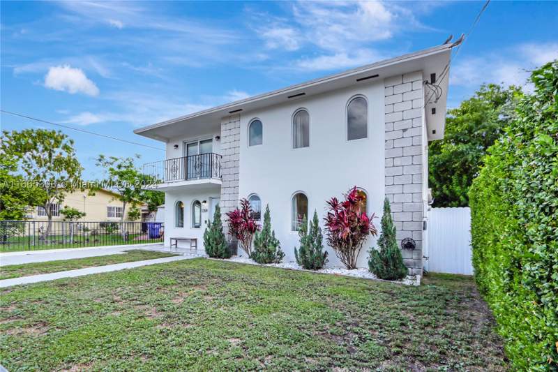 3 bedroom SingleFamilyResidence at 1359 SW 11th St, 1st Westmoreland Addn, Miami — photo 3