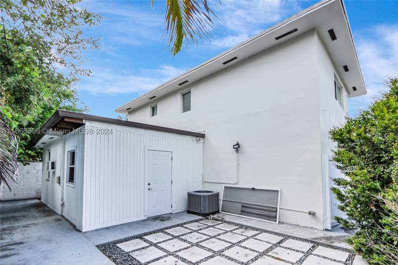 3 bedroom SingleFamilyResidence at 1359 SW 11th St, 1st Westmoreland Addn, Miami — photo 4