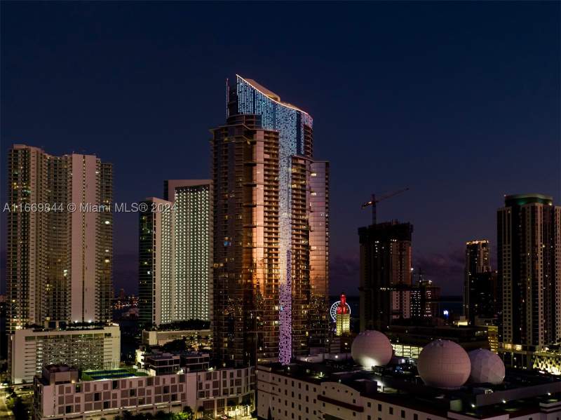 4 bedroom Condominium at 851 NE 1st Ave Ph 5412, Paramount Miami Worldcent, Miami — photo 2
