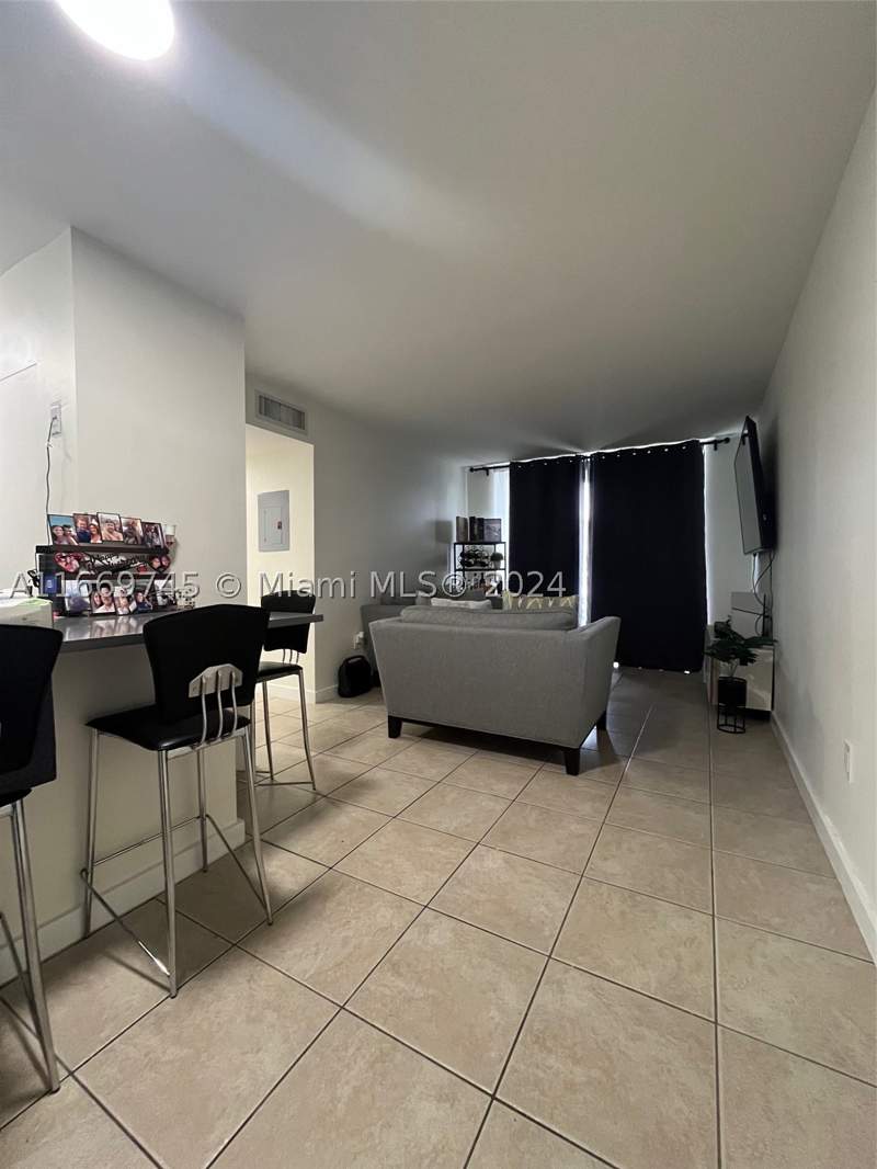 2 bedroom Condominium at 8075 NW 7th St 109, Fontainebleau Gardens Con, Miami — photo 2
