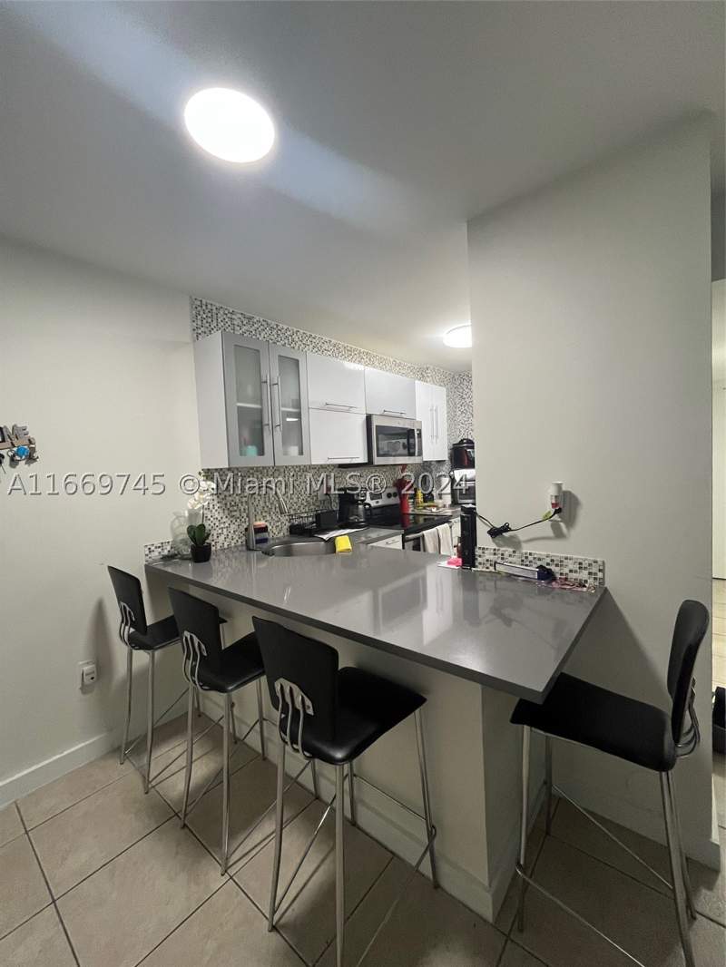 2 bedroom Condominium at 8075 NW 7th St 109, Fontainebleau Gardens Con, Miami — photo 3