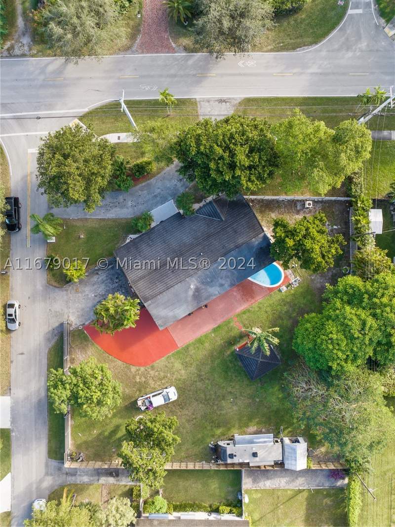 3 bedroom SingleFamilyResidence at 13550 SW 99th Pl, Caribbean Estates, Miami — photo 2