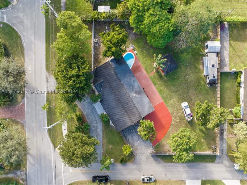 3 bedroom SingleFamilyResidence at 13550 SW 99th Pl, Caribbean Estates, Miami — photo 4
