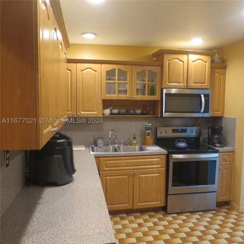 19021 NW 12th Ct, Miami Gardens FL - photo 6 of 12