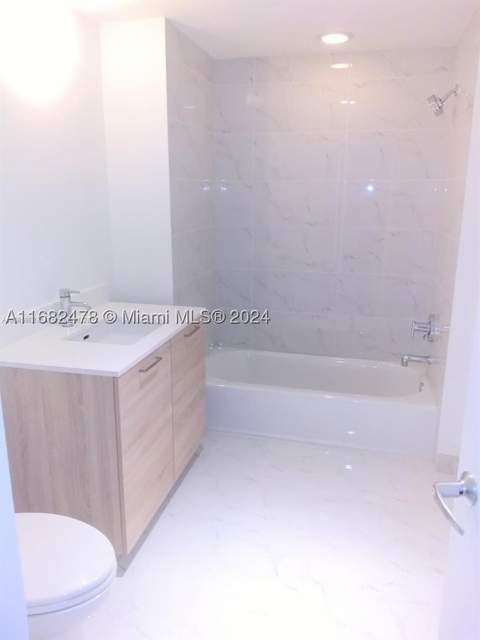 16385 Biscayne Blvd 2020, North Miami Beach FL - photo 13 of 21