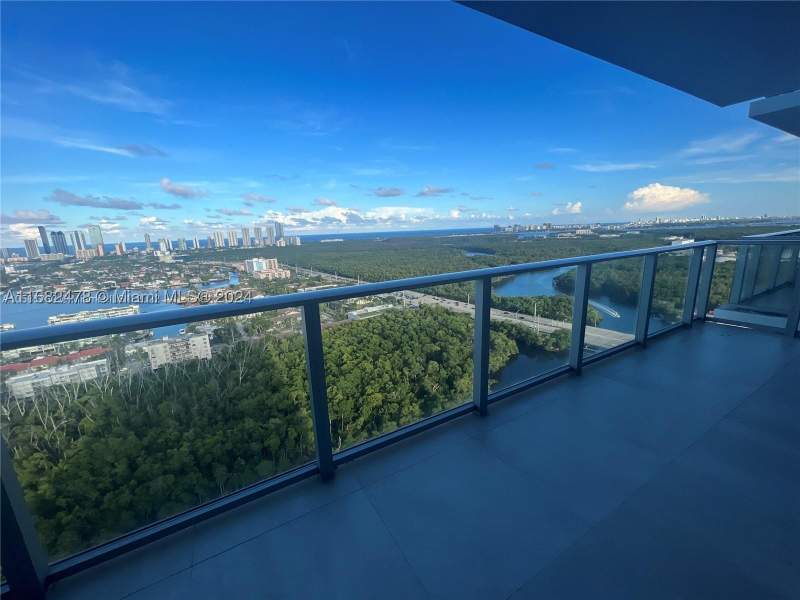 1 bedroom Condominium at 16385 Biscayne Blvd 2020, The Harbour South Condo, North Miami Beach — photo 3