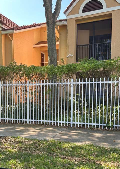 15551 SW 104th Ter 828, Miami FL - photo 6 of 12