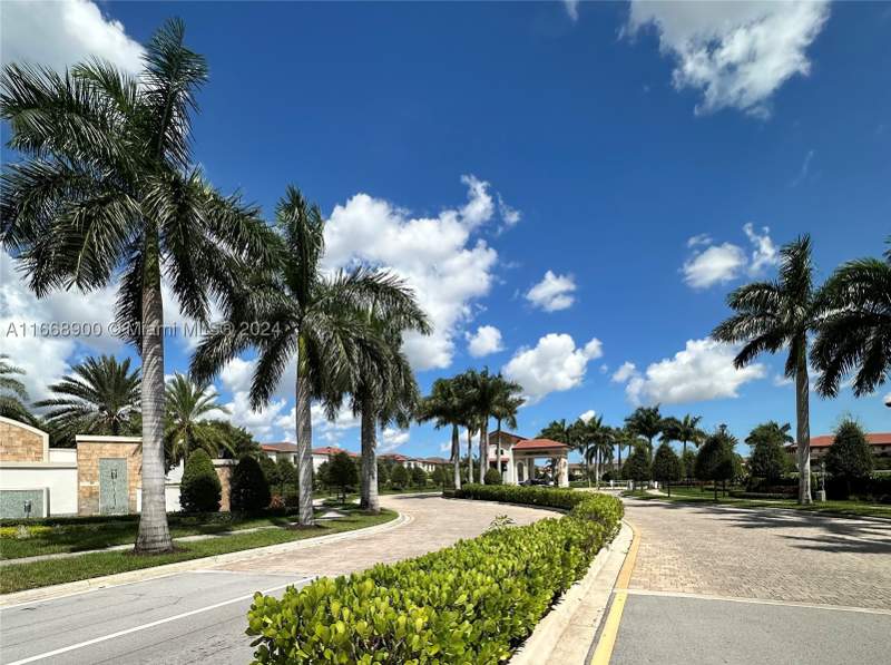 3 bedroom Townhouse at 3415 W 112th Ter, Aquabella North, Hialeah — photo 3