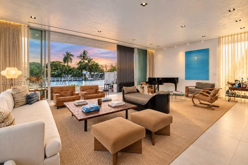 4 bedroom SingleFamilyResidence at 1041 W 48th St, 4701 North Meridian Condo, Miami Beach — photo 2